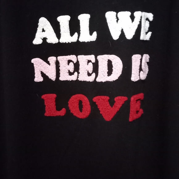 Isaac Mizrahi embroidered ALL WE NEED IS LOVE long sleeve tshirt XXL super comfy - Picture 3 of 6